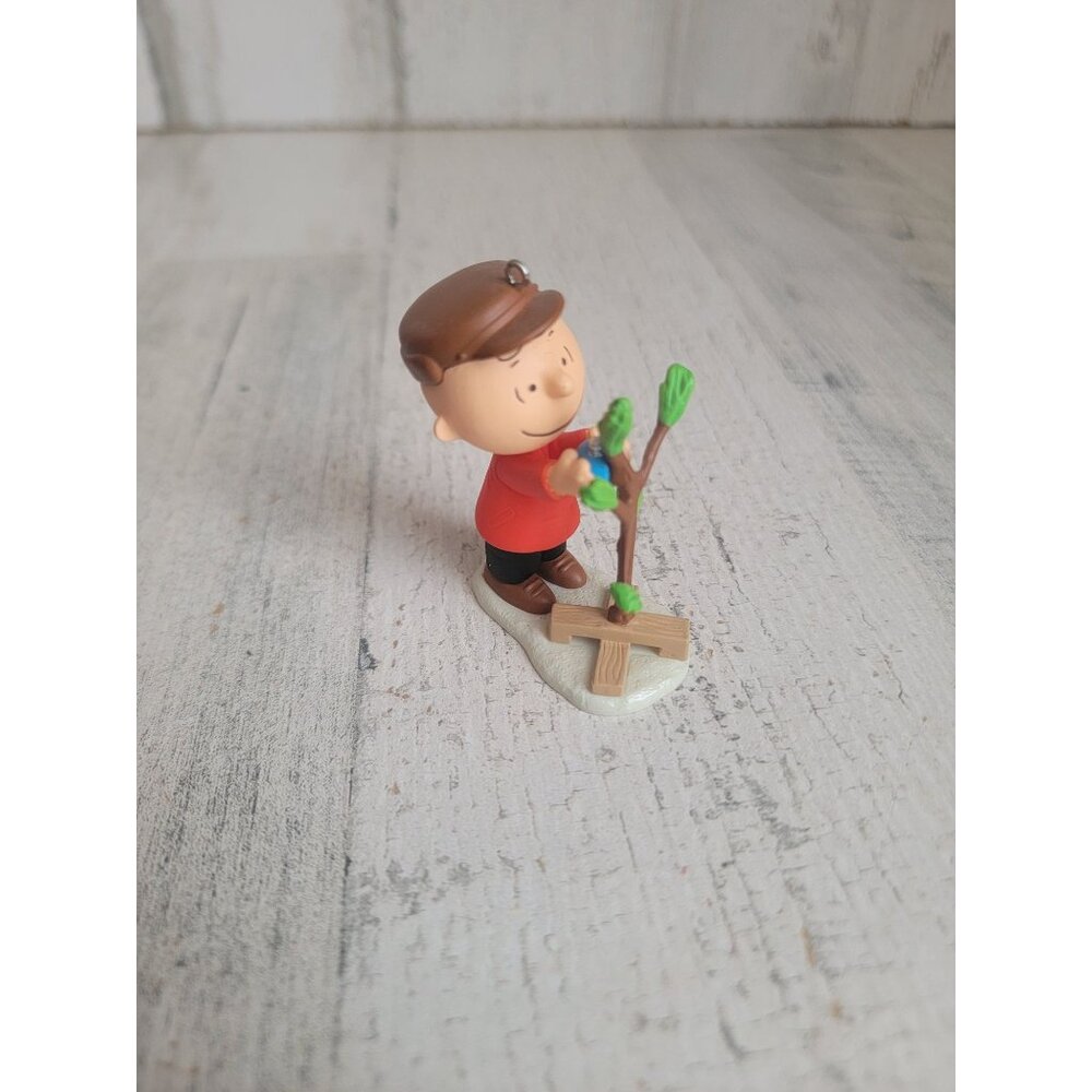 Hallmark a‎ very special tree Snoopy Charlie Brown ornament Xmas